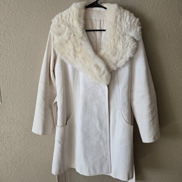 Vintage White Coat With Fur Collar - Picture 5 of 9